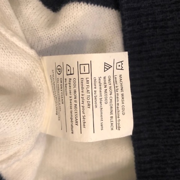 Vince Navy & White Stripe Lightweight Sweater-Size M Designer Women - Picture 9 of 9